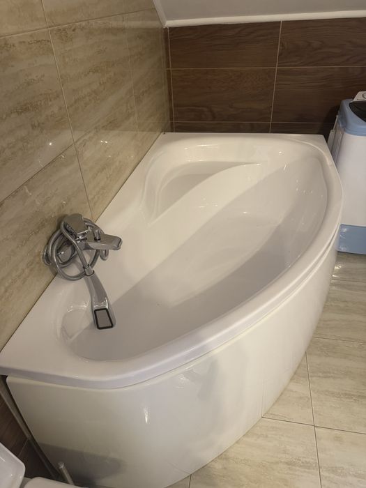 Wanna narozna akrylowa 159,5 x 90 cm