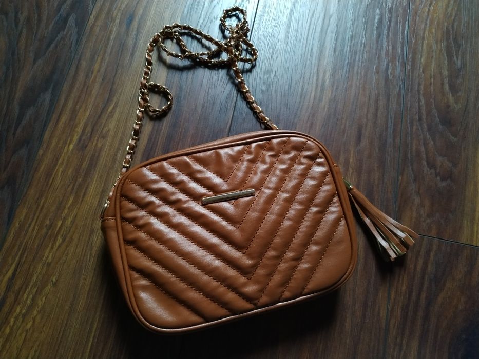 Torebka listonoszka pikowana brązowa