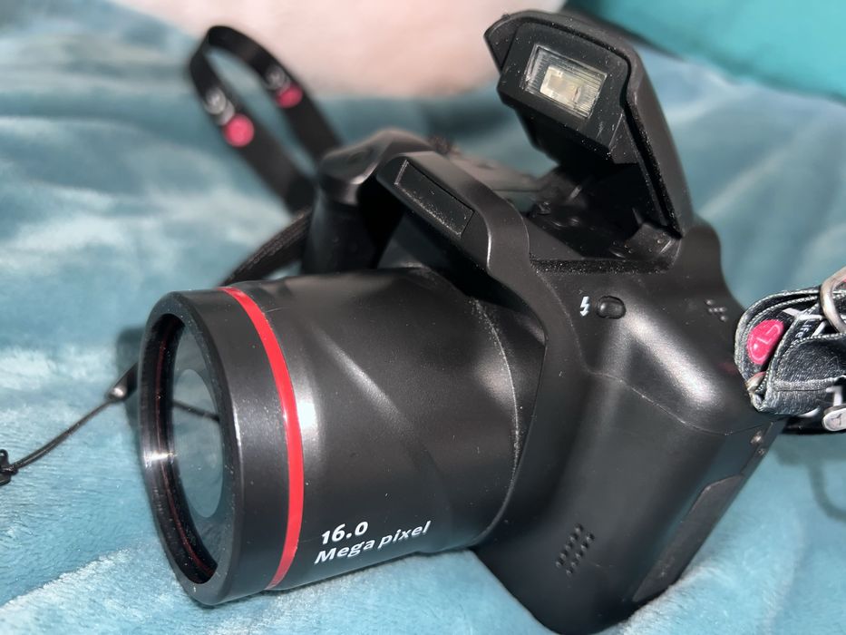 Aparat camera 16.0 Mega. pixel i Karta Pamięci w cenie aparatu