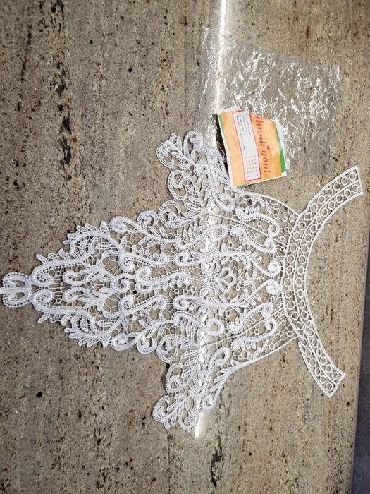 Koronkowa aplikacja dekoracyjna na dekolt 40 cm