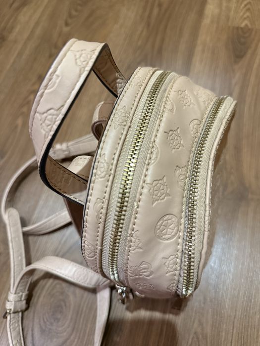 Жіночий рюкзак Guess