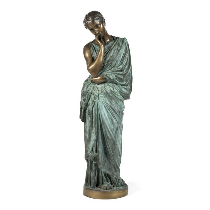Escultura "Menina" de António Teixeira Lopes