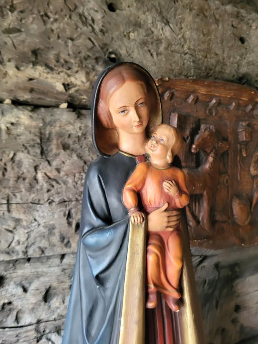 Piękna figura Matki Bożej Maryja z dzieciątkiem Jezus