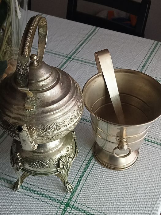 Vendo chaleira e balde de gelo  muito antigos