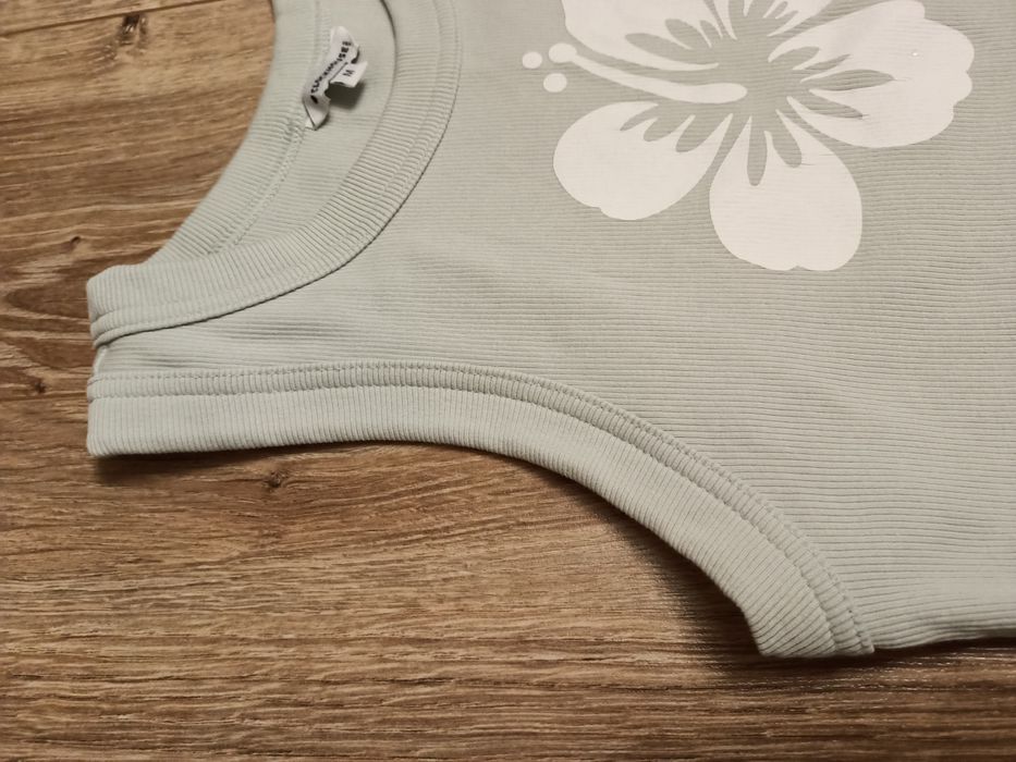 Krótka bluzka na ramiączkach