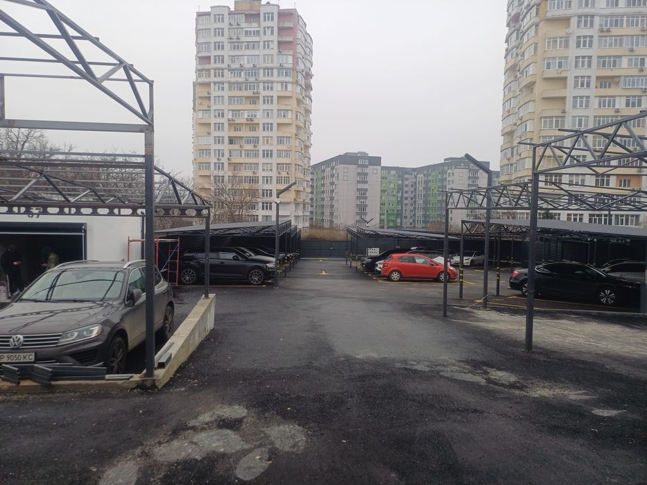 Оренда паркувального місця під накриттям