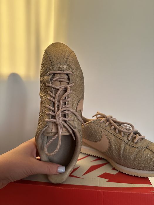 Wmns Classic Cortez SE