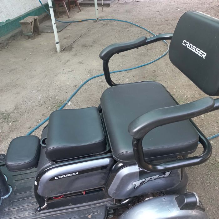 Продам електро скутер стан новий практично не був у використані CROSSER TR-1