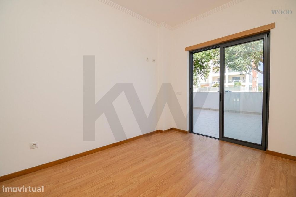 Um fantástico apartamento t2 de rés do chão, com terraço e logradouro