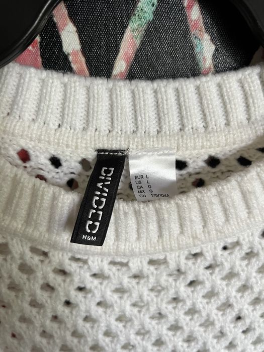 Biały damski ażurowy krótki luźny sweter z dziurkami H&M Divided [L]