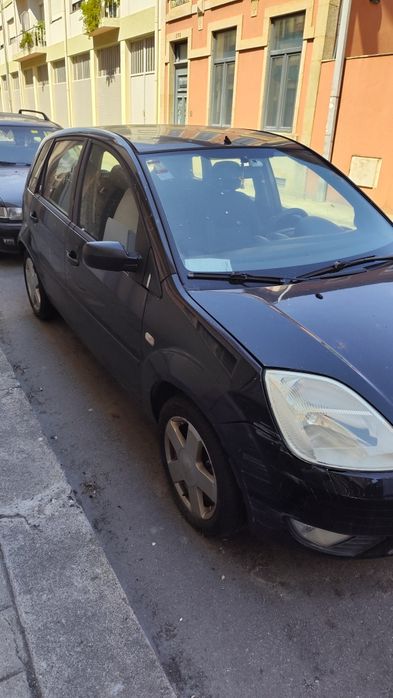 Ford Fiesta 2004  Gasolina  avariado foto 3