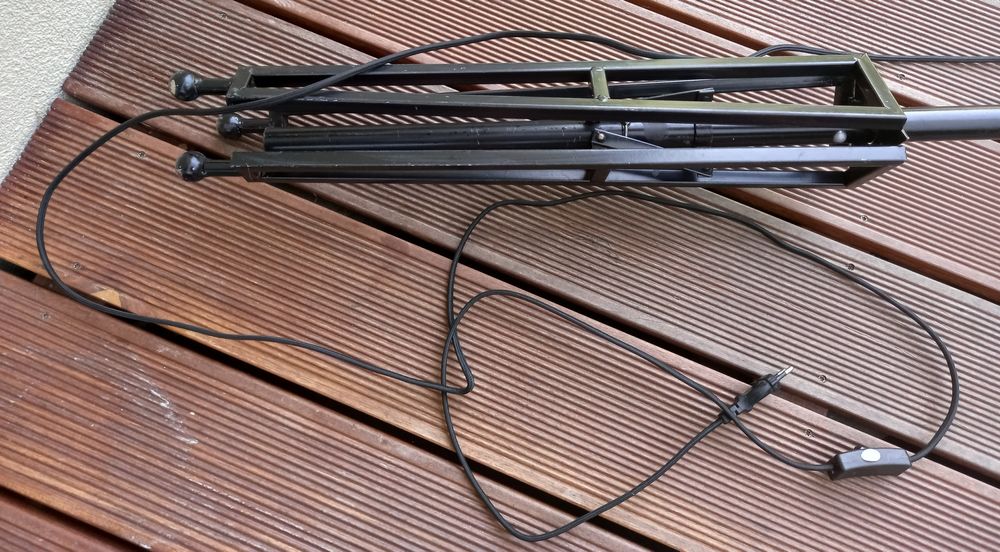 Lampa Loft indriustal. Czarna trójnóg
