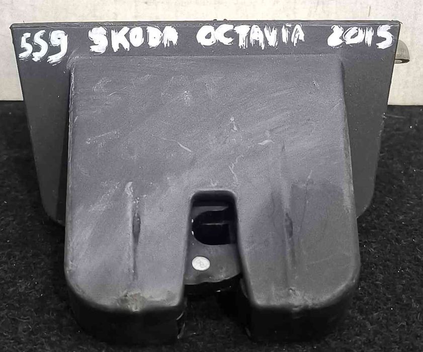 Fechadura / Fecho da Mala 5E0827505A - SKODA OCTAVIA III