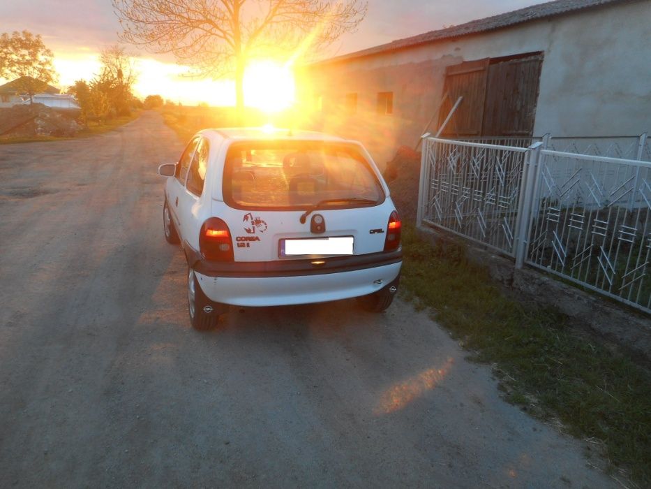 Opel Corsa B,1,2 benzyna,biały,na części,3 drzwi,alumy