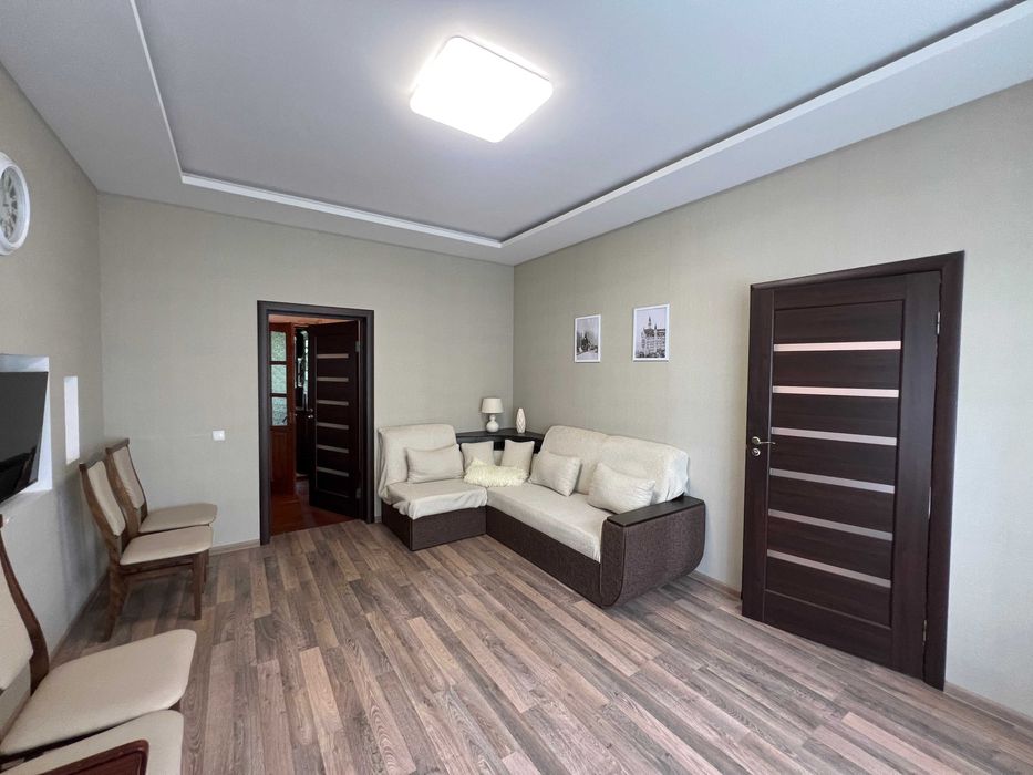 Капітальний будинок в місті Яготин - 5 кімнат, Є ВІДЕООГЛЯД