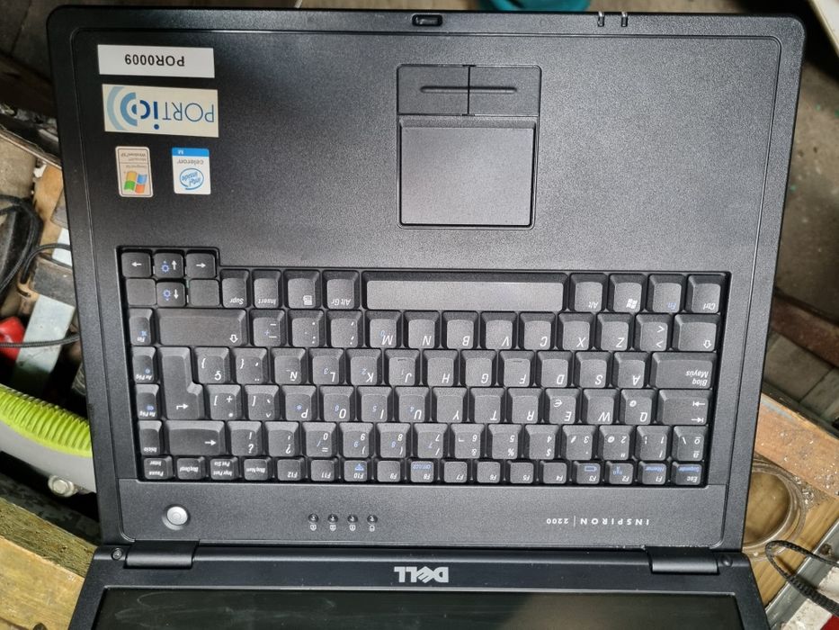 Sprzedam laptop DELL na części