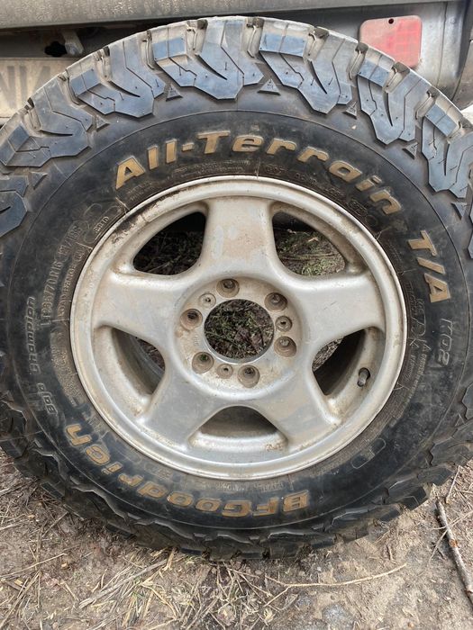 Колесо з диском (А/Т, болотка 265/70/16)