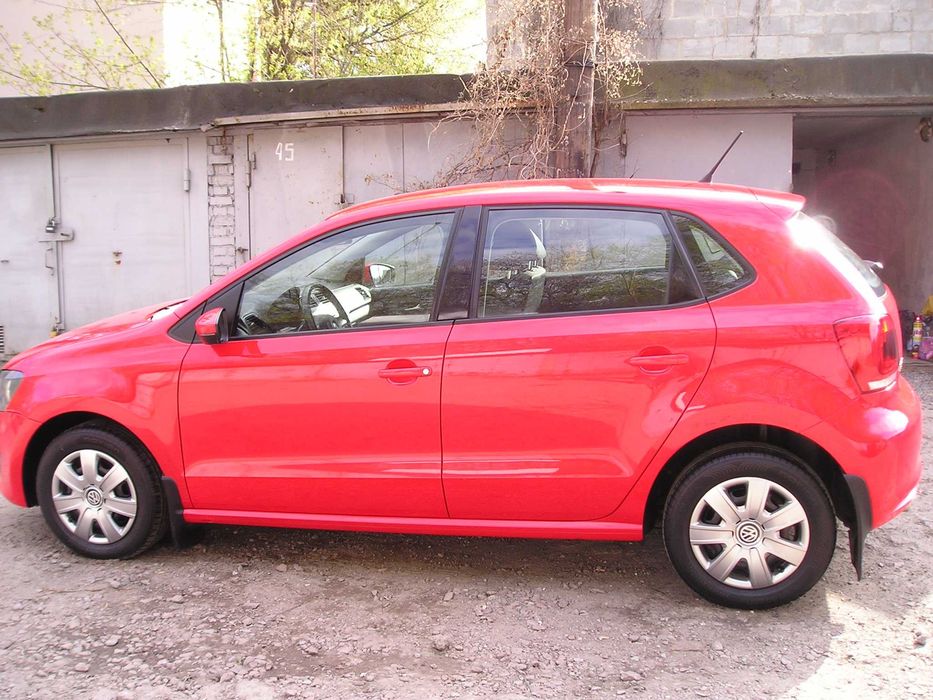Volkswagen  Polo   Automat   2011г.  80т. км  Как  новый.  Макс.  комп