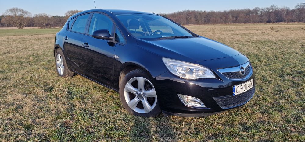 Opel Astra J hatchback 2011 r.