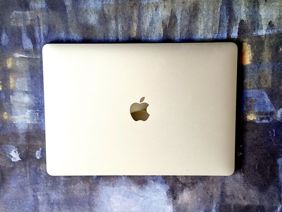 LIKE NEW | MacBook Pro 13-inch, 2020 | i5 | 8GB RAM | 256GB