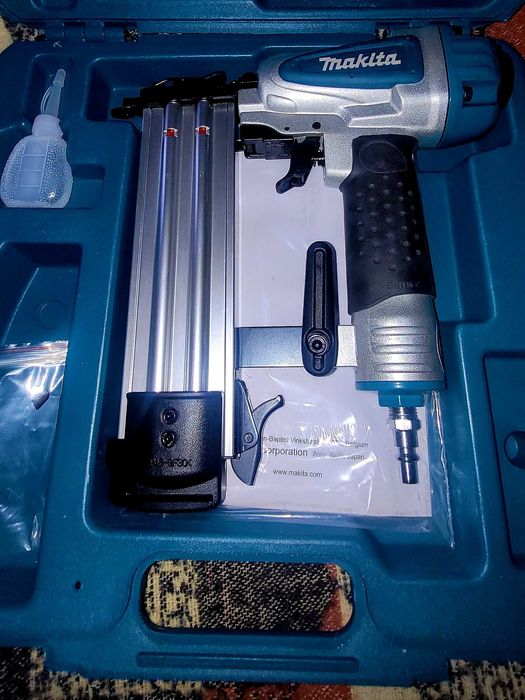 Lixadeira Bosch, pistola de pregos Makita, novos