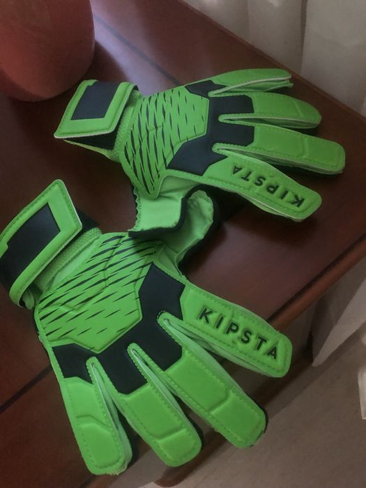 Caneleiras e luvas de futebol criança