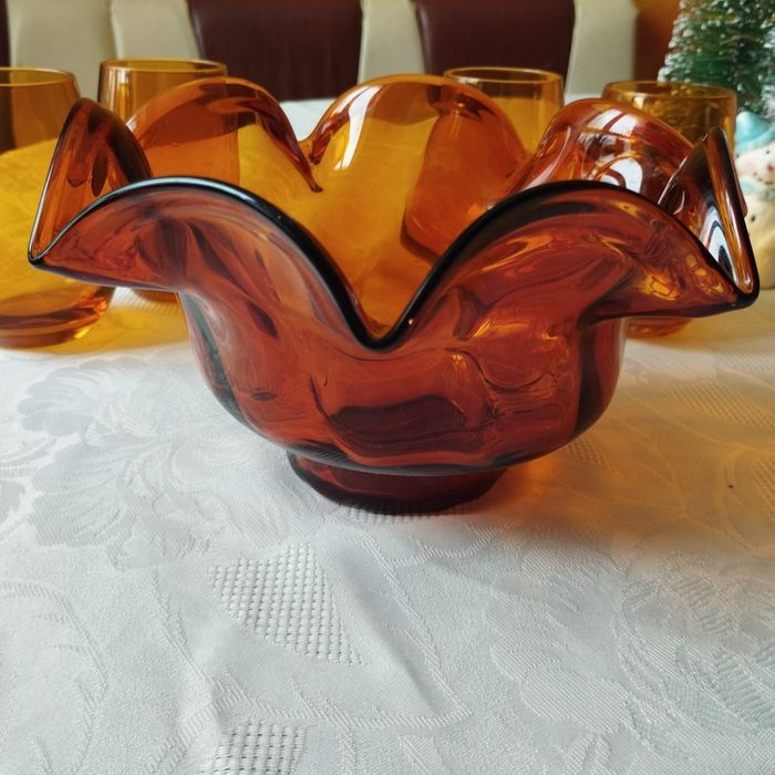 Ваза та стакани медове скло