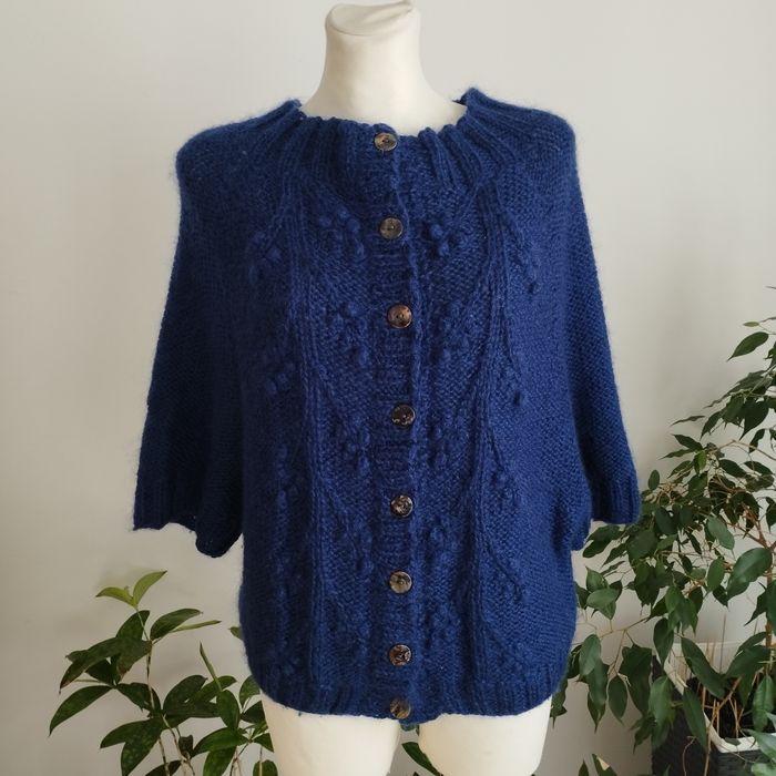 Granatowy sweter handmade z masy perłowej – unikatowy egzemplarz!