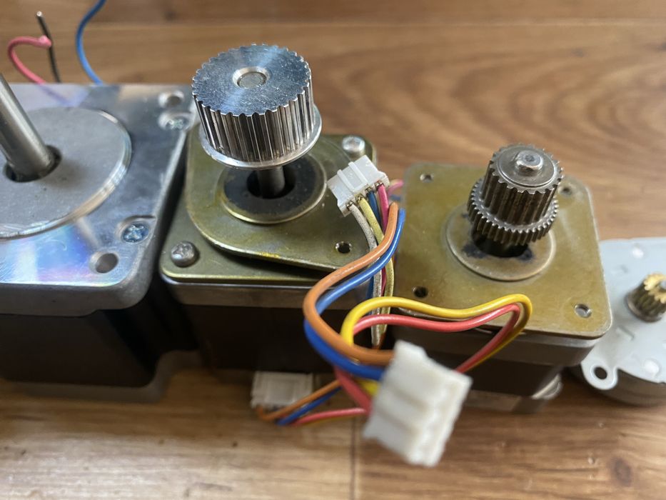 Шаговый двигатель