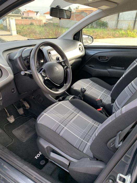 Peugeot 108 // 49 milkms ( motor de corrente/ Toyota) IMPECÁVEL