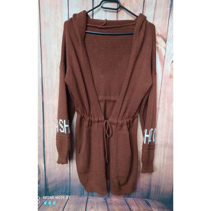 Sweter brązowy  na s/ m 
Kardigan  Fashion
Wiązany w tali  i kaptur.