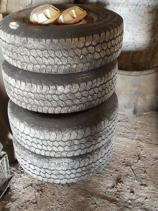 Pneus 225.75r15 e jantes originais isuzu 4x4