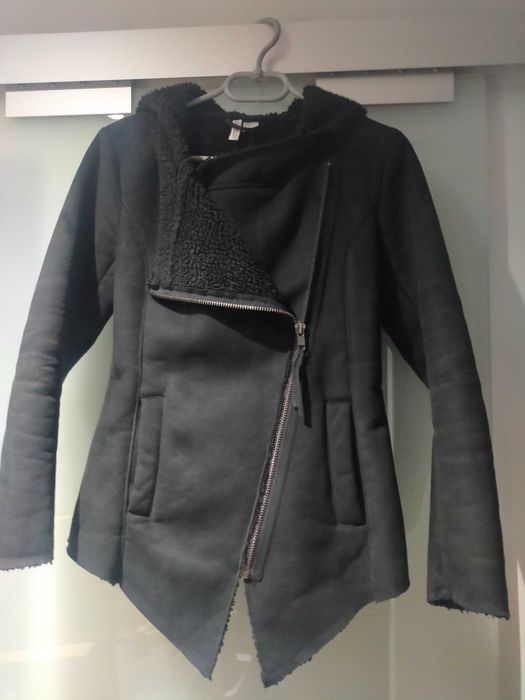 H&M Divided Kożuszek damski czarny zapięcie na bok