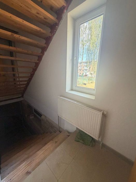 Продам цегляний 2 поверховий  будинок  в  селі  Оженин біля Острога.