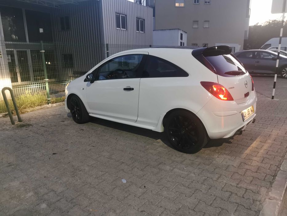 Opel corsa 1.4 Black Edition