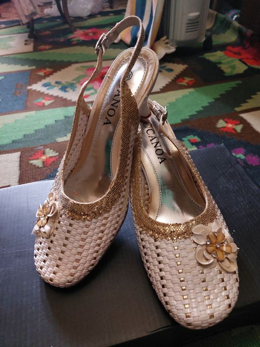 Белые летние шлёпки