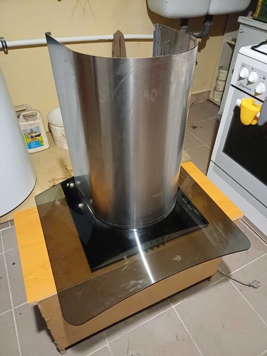 Elegancki okap kuchenny w idealnym stanie sprzedam