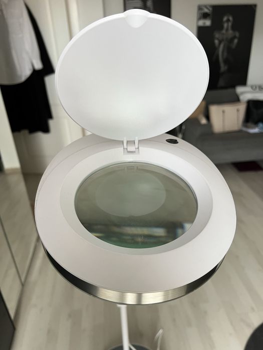 Lampa LED ze statywem