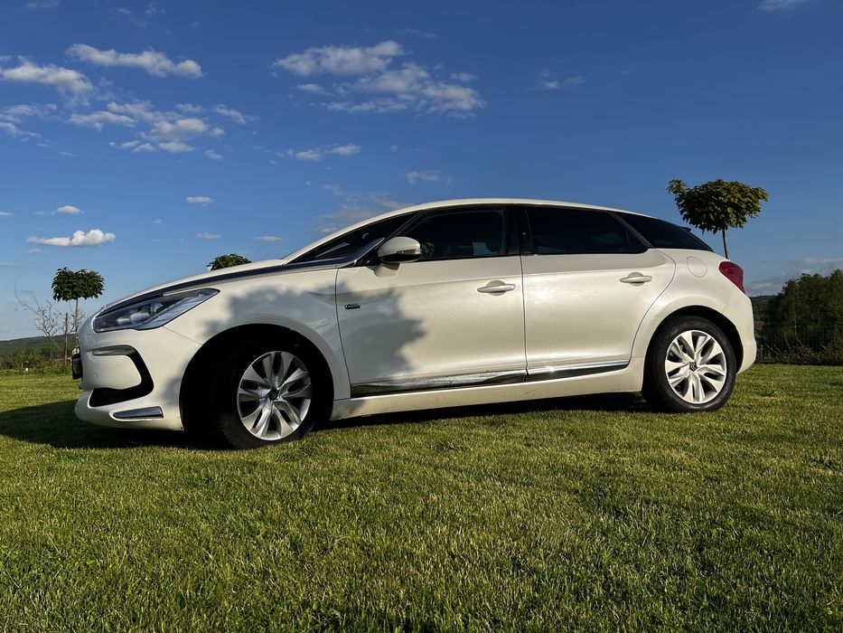 Citroen DS 5.  HYBRID 4 x 4