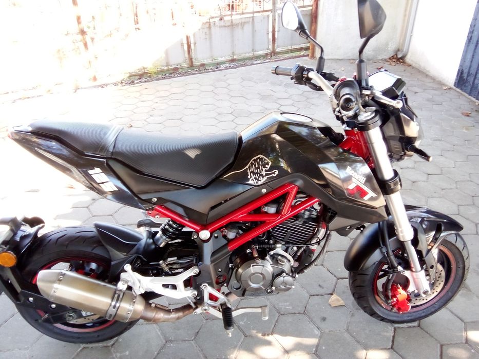 Para venda Benelli TNT 125  de 2017 com nove mil km  como nova conforme fotos ou troco por scooter