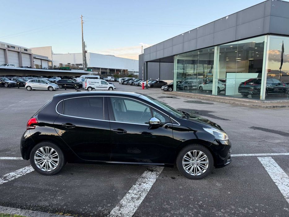 Peugeot 208 1.2 Allure 2019