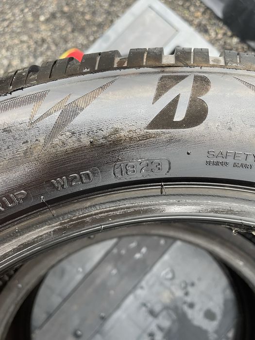 2x BRIDGESTONE BLIZZAKLM005 225/55 R17 8mm 1823r
