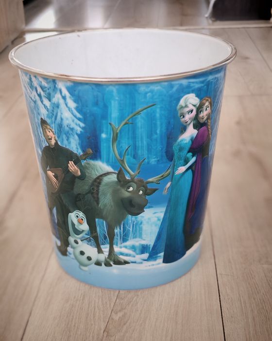 Kosz na śmieci z motywem z bajek