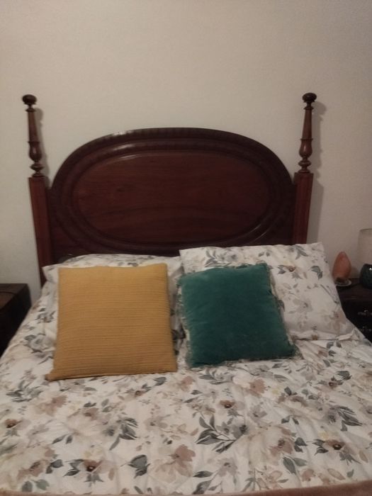 Cama Antiga Em Óptimo Estado com Colchão