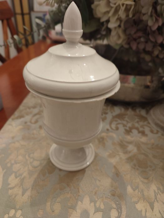 Pote antigo de cerâmica