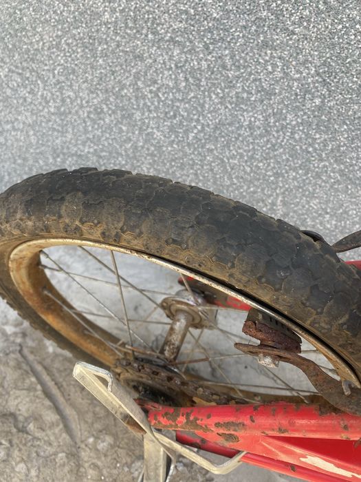 Детский велосипед четырехколесный велик красный