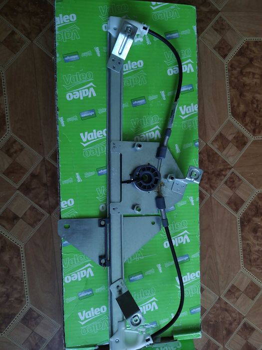 Склопідйомник лівої передньої двері Nissan Qashqai j 11