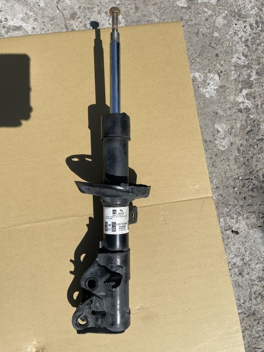 Амортизатор правый Honda HR-V 2020