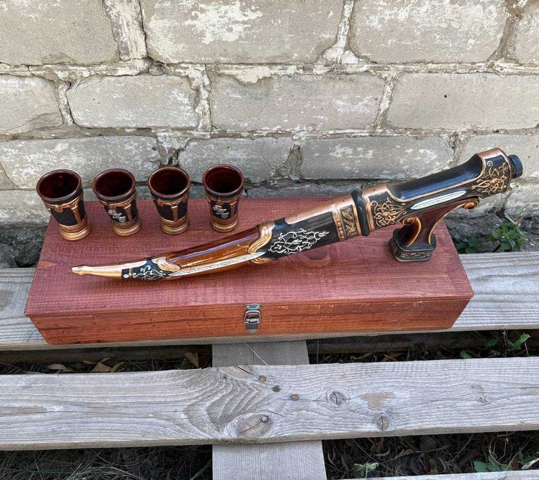 Подарунковий набір Шабля з чарками у дерев’яній скрині для чоловіків