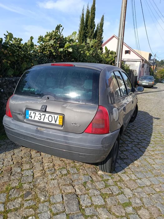 Vende-se carro da marca Renault modelo Clio 1999